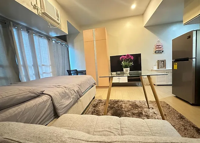 Ej's Staycation 4th F With 200mbps Wi-fi And Netflix